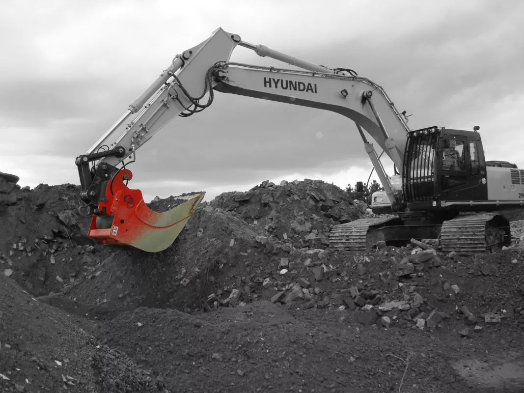 Godet séparateur vibrant pour pelle de 8 à 50 tonnes - RVB/EVB_2