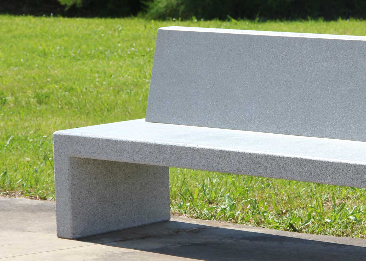 Banc public Volga R UM369RG - béton préfabriqué armé - gris granite aspect rugueux_2