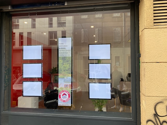 Porte-affiches personnalisables et durables - Matériaux résistants et adaptés à tous les budgets_2