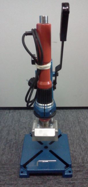 Appareil de marquage avec presse manuelle compacte et efficace