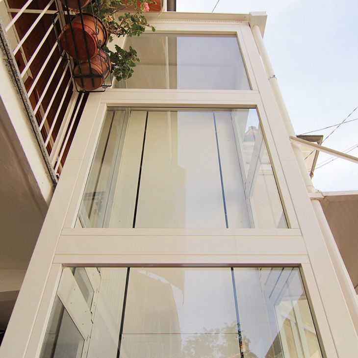 Plateforme élévatrice robuste adaptée aux terrasses et balcons