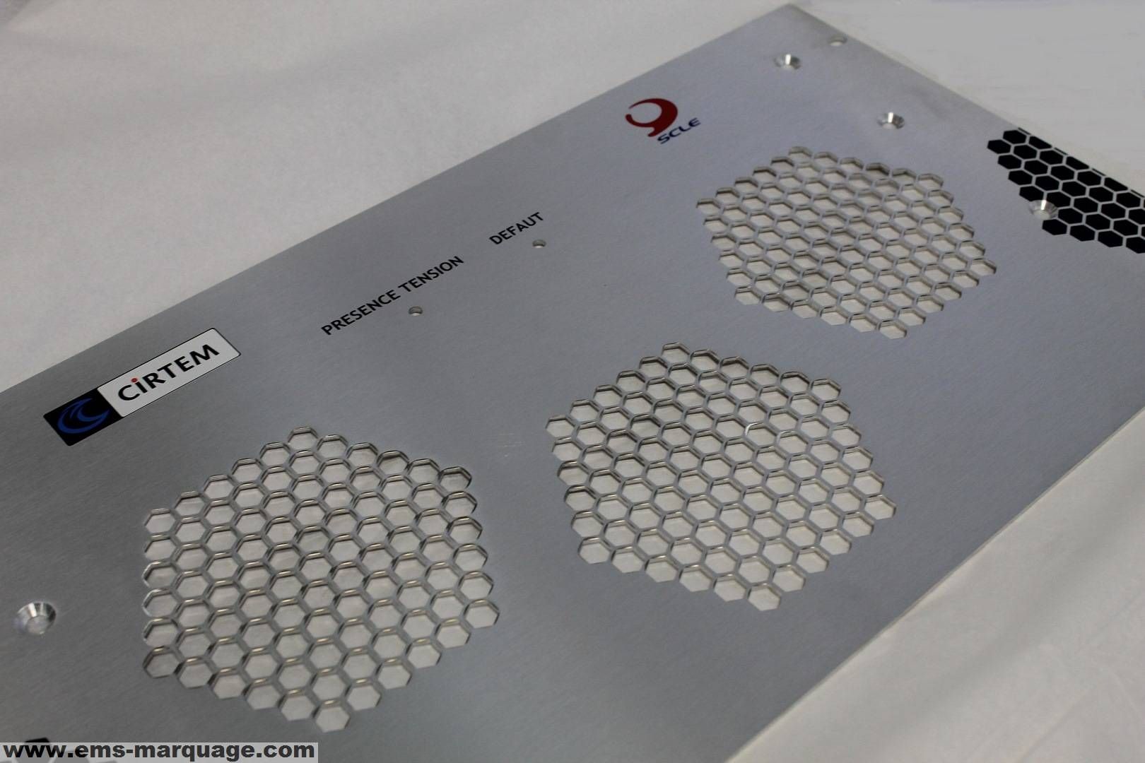 Impression sérigraphie sur métal - EMS Espace Marquage - Résistante aux UV et solvants_2
