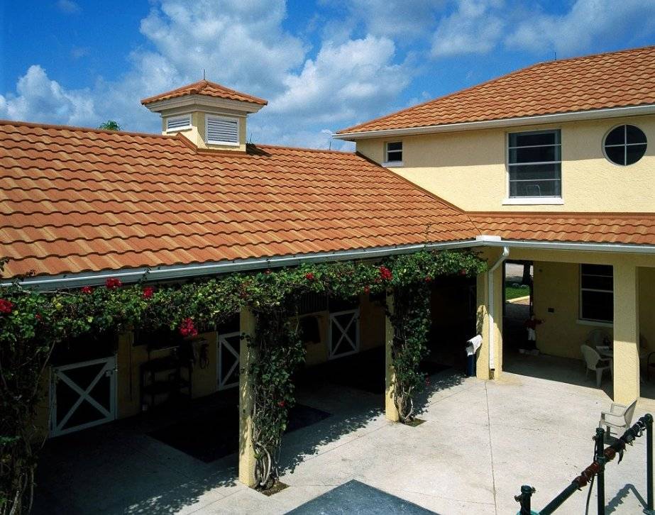 Tuiles métalliques à fort galbe pour toiture - METROTILE® ROMAN - inspiration antique et aspect terre-cuite_2