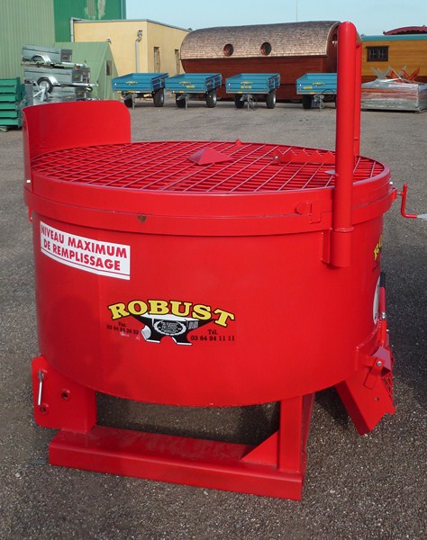 Machine pour malaxage de béton avec trappe de vidange avant