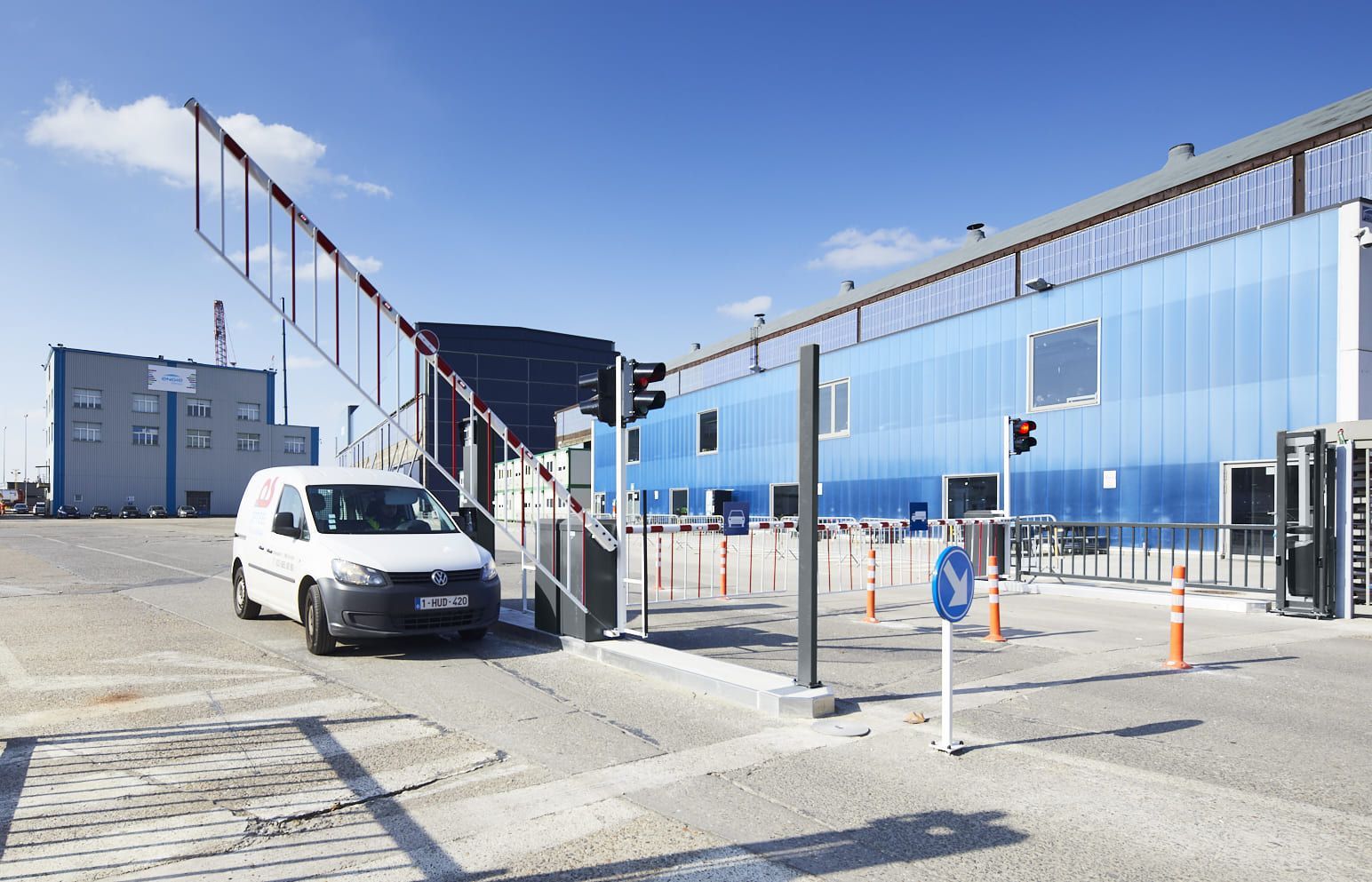 MCS58 - Barrière levante automatique avec lisse aluminium renforcée et bandes réfléchissantes_2