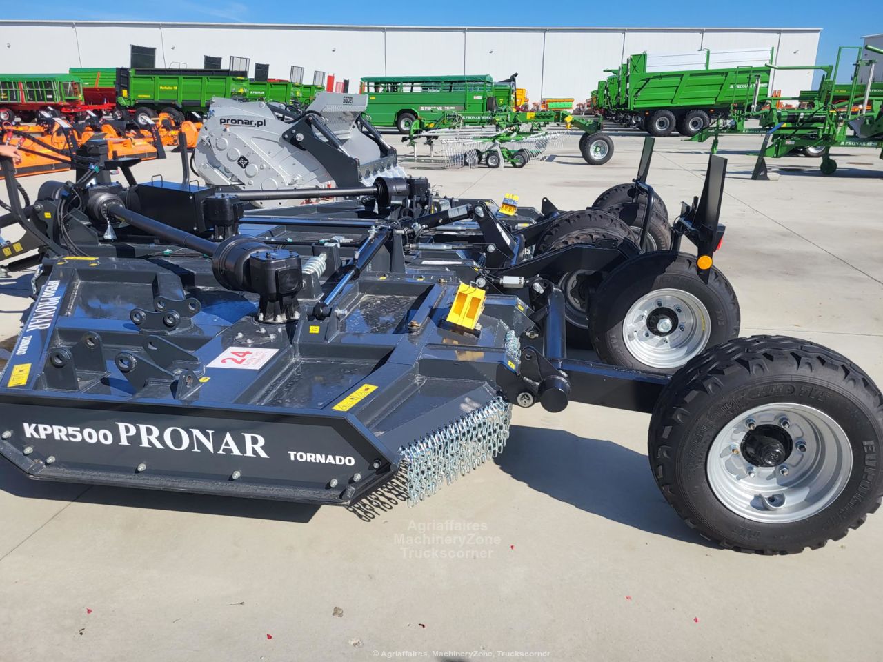 Gyrobroyeur polyvalent, idéal pour couper et broyer l'herbe, les mauvaises herbes, pour faucher les chaumes et les buissons - PRONAR KPR500_3