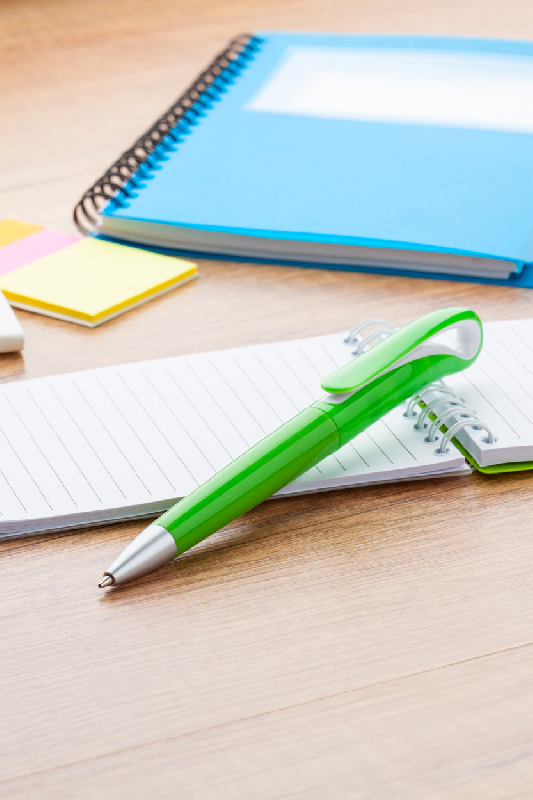 Stylo à bille Trendy - plastique poli vert citron - embout argenté - encre bleue_2