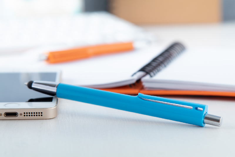 Stylo stylet - corps coloré - encre bleue_2