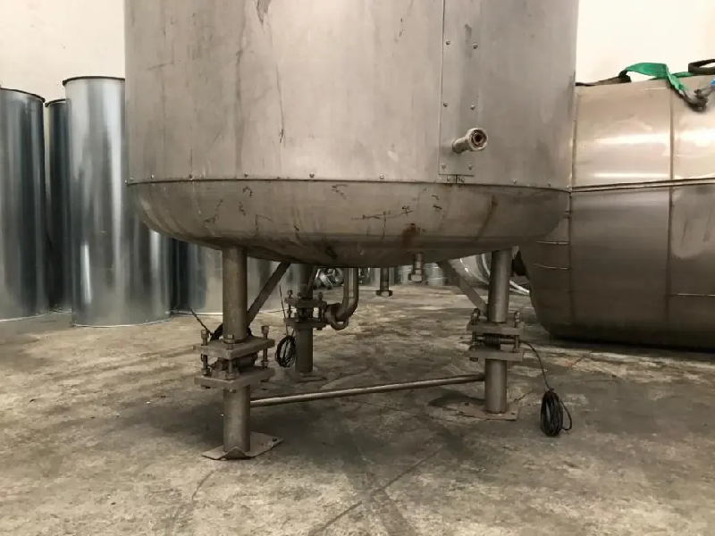 Cuve en inox 2 000 litres avec demi-canne d'occasion - référence : c5413_2