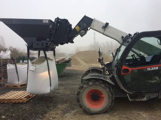 Godet remplisseur de big bag - DSTP France - trappe hydraulique - forme pyramidale_2