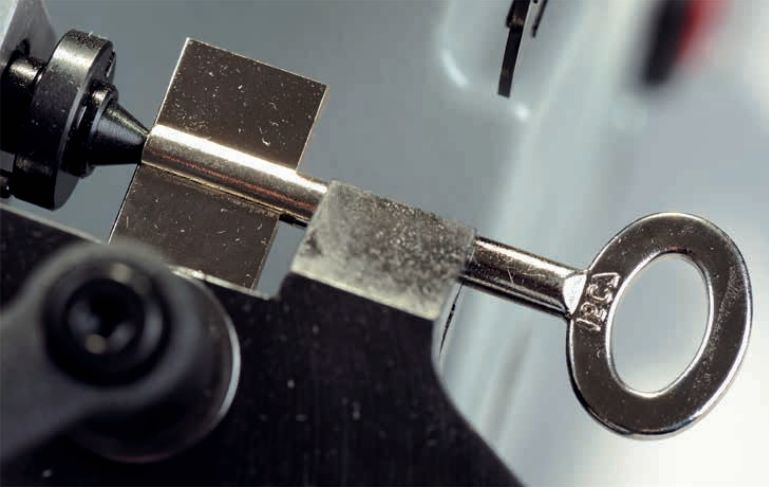 203 machine pour clés à panneton et à pompe - Keyline S.p.A. - structure en fonte - poids 32 kg_2