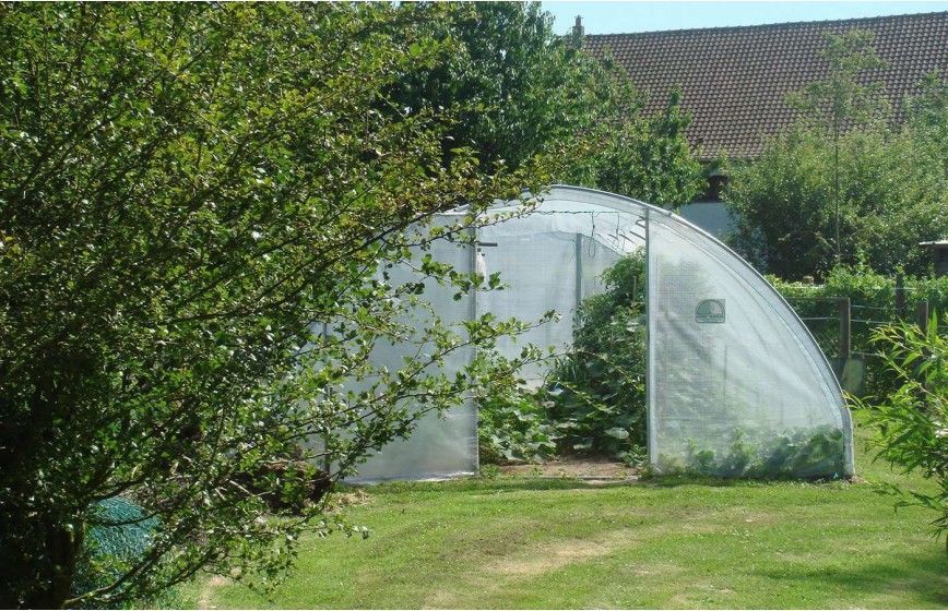 Serre de jardin avec aérations latérales et pieds droits de  0,50 m de haut - GOTHIQUE_3