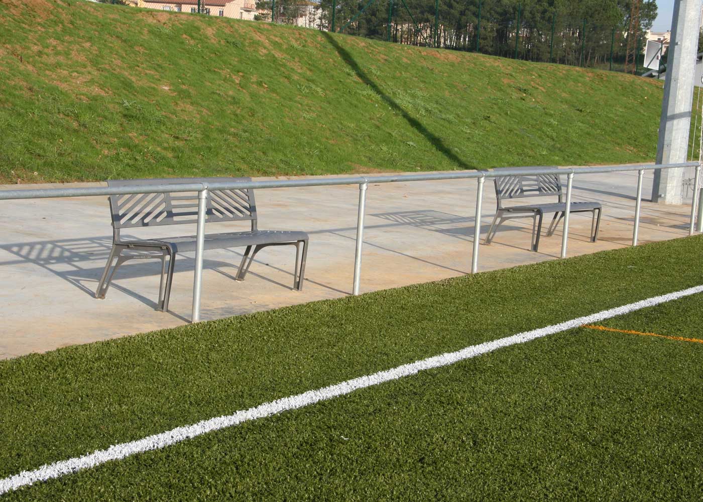 Banc public en acier galvanisé UM379M - traitement Ferrus anti-corrosion_2