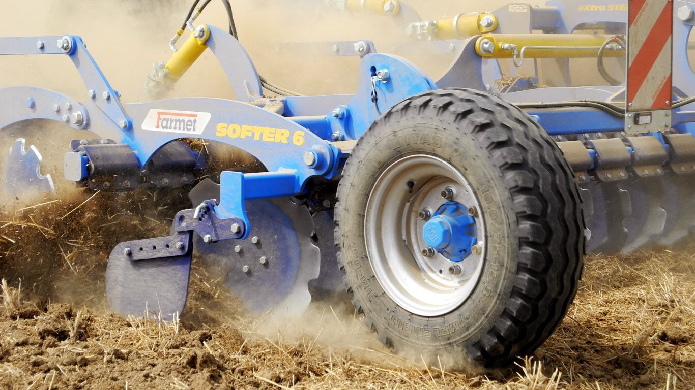 Outil agricole Softer 6 PS conçu pour mélanger les débris végétaux efficacement