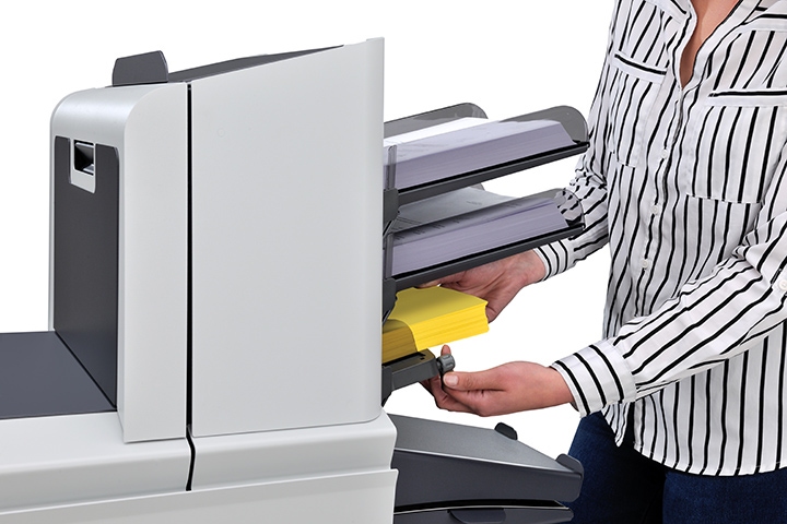 Machine de mise sous pli rapide, intuitive, intelligente tous les environnements de travail - Vitesse de traitement 3 800 enveloppes par heure - DS-77 iQ_2