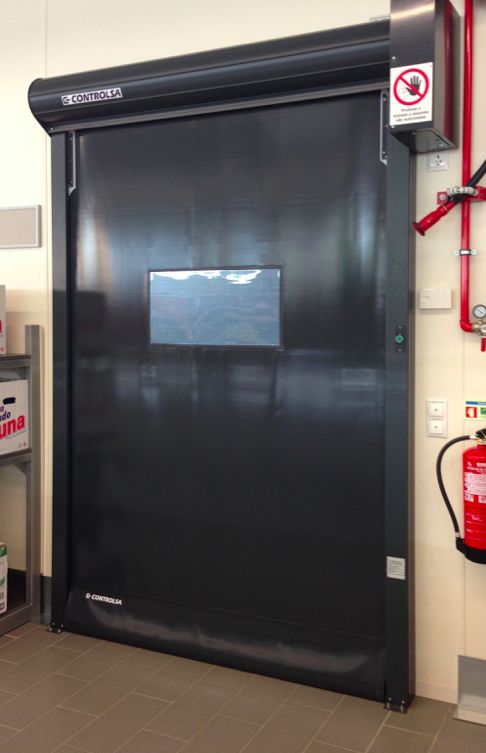 Porte rapide Auto‐reparable® avec système breveté et armoire électronique intégrée_2