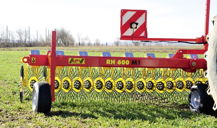 Herse équipée de tiges ressorts en acier de 6 mm