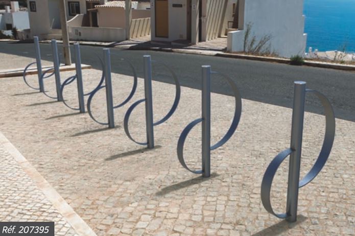 Appui vélos contemporain pour permettre d'attacher les grands vélos que les petits -  PROVINCE CLASSIQUE_2