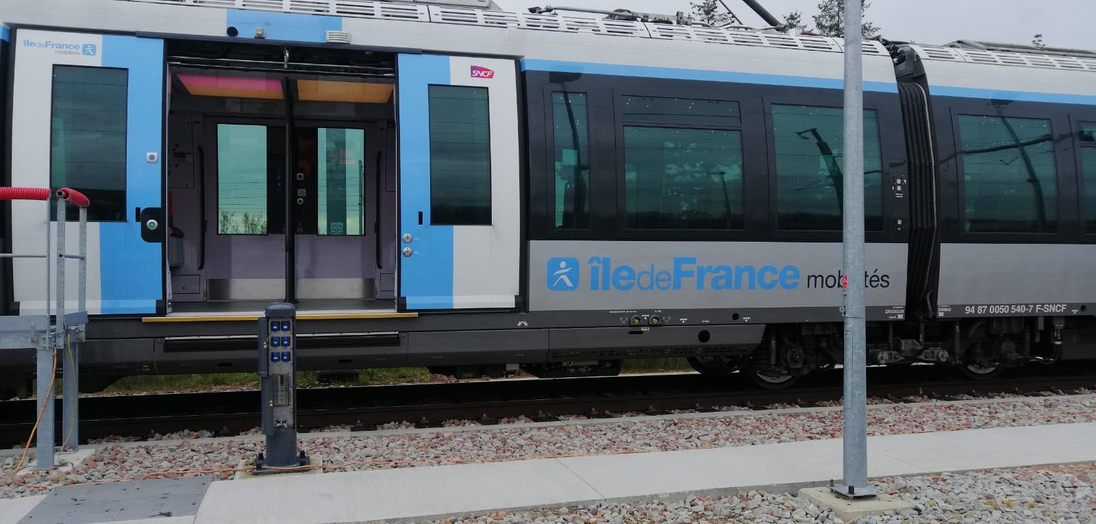 Borne fixe de distribution d'énergie 16 modules (jusqu'à 8 prises) - EDF 16_2