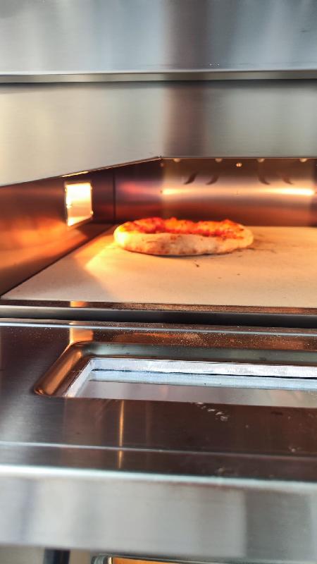Four à pizza statique électrique professionnel 4 pizzas 85x72cm Blackline IGF Fornitalia - chambre toute réfractaire_2