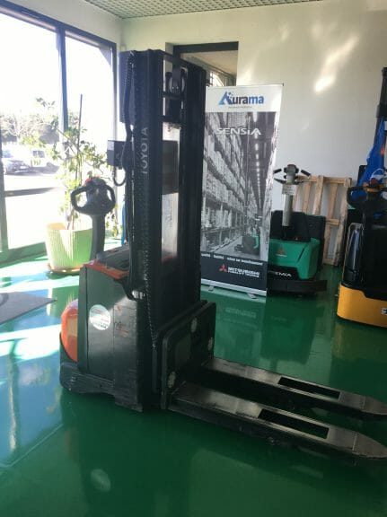 Gerbeur électrique d'occasion Toyota 8SM12 - Duplex - Hauteur de levage 2900 mm - Capacité 1200 kg - Année 2012_2