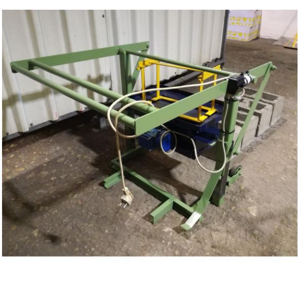 Pondeuse à parpaings compacte et légère, idéale pour la production de parpaings sur de petit chantier - RÉF. RMI03-ET_2