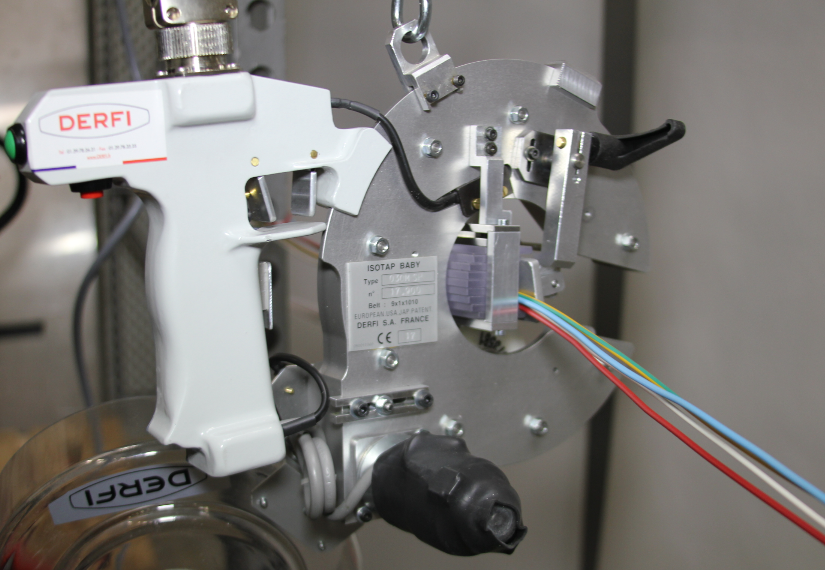 Machine enrubanneuse type Baby 040 pour câbles