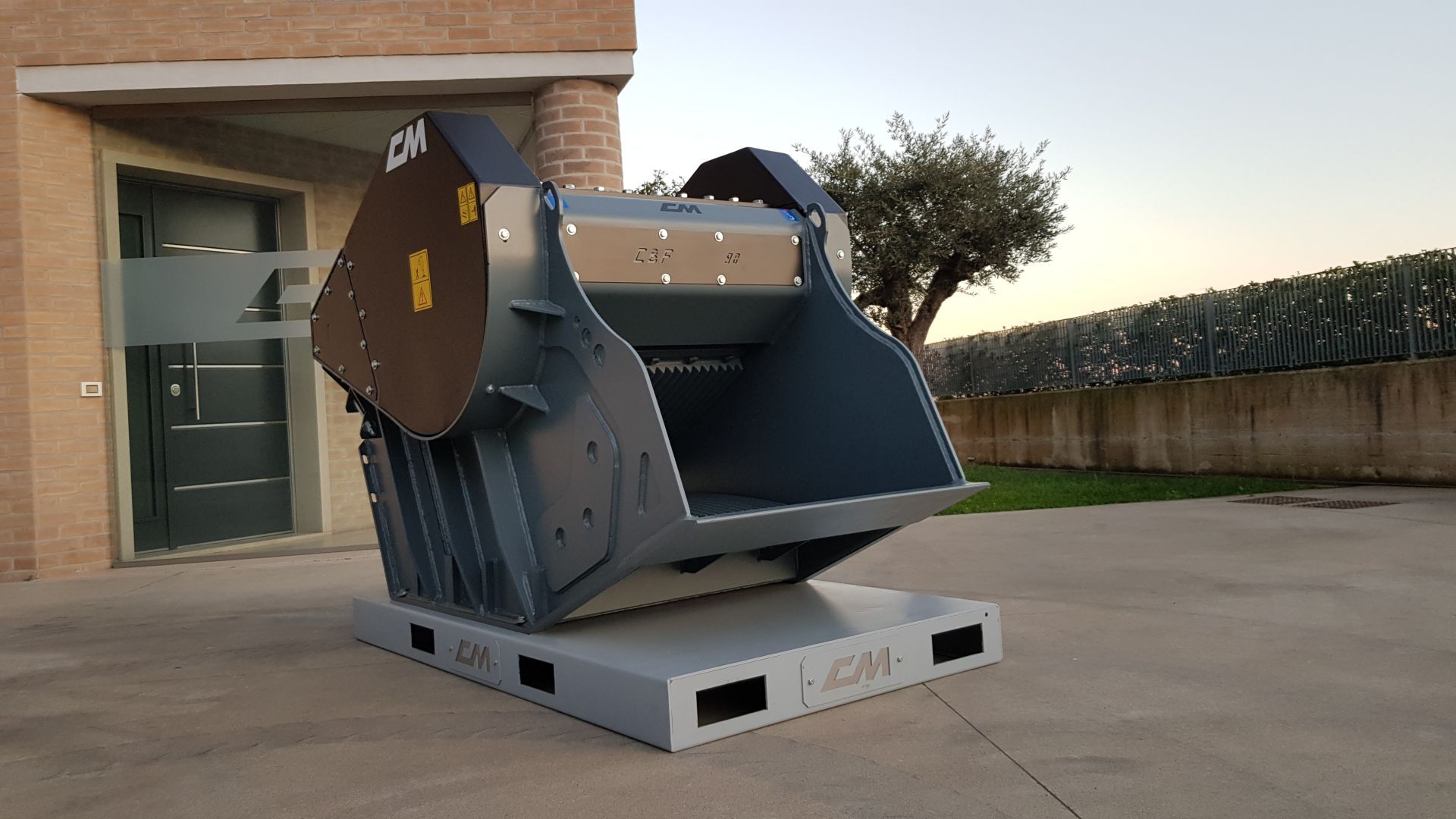 Godet concasseur CBF 90 pour pelles de 20 à 32 tonnes_3