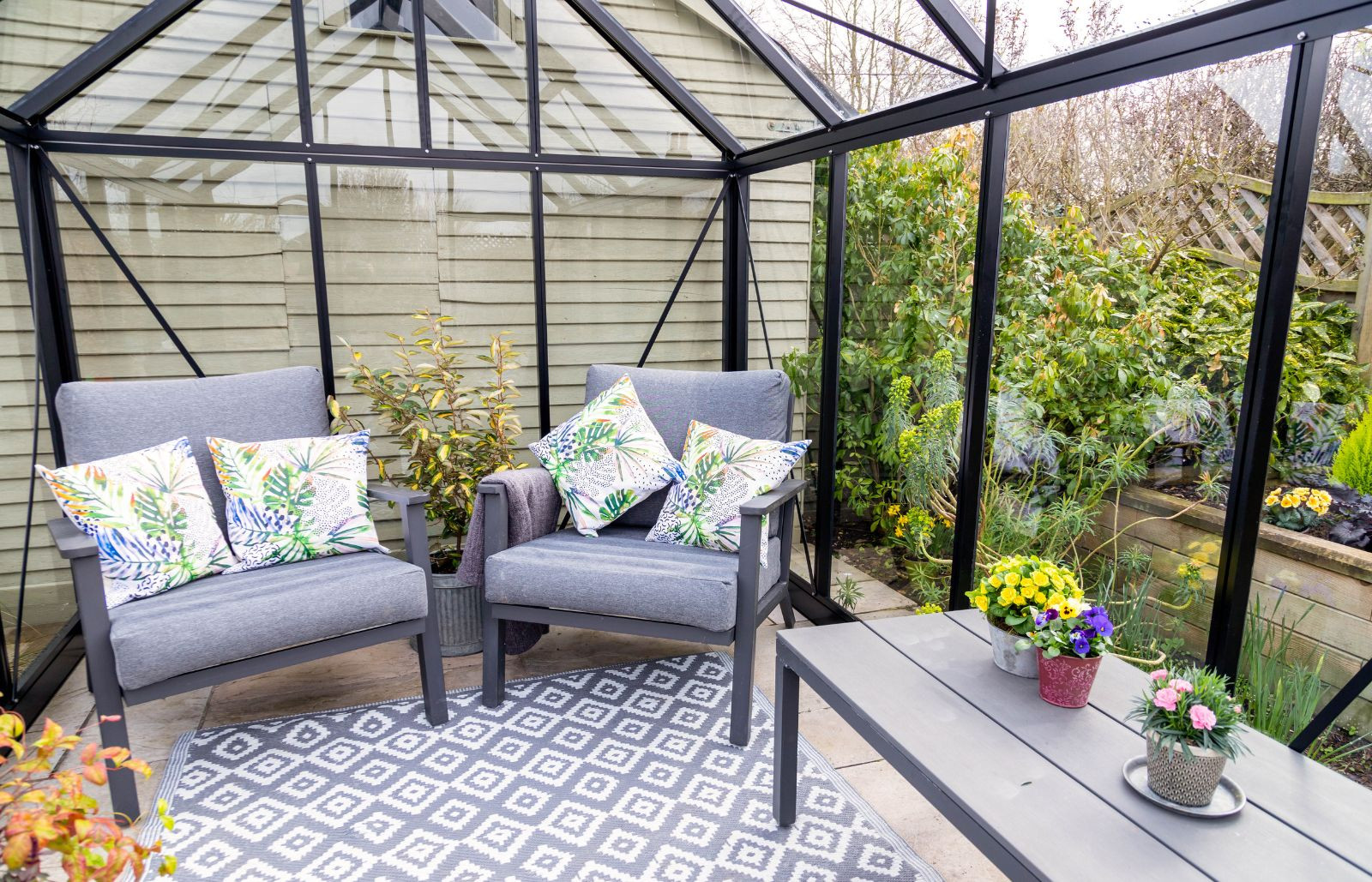 Serre  en verre compacte et élégante pour un espace de cultures lumineux et un véritable coin de vie au jardin - EOS Junior_2