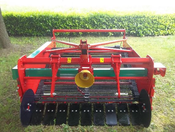 Largeur de travail jusqu'à 1,80 m pour une arracheuse de pommes de terre efficace