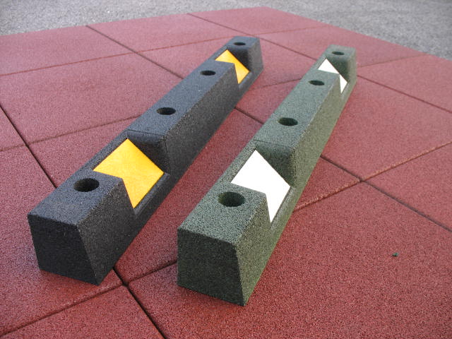 Butée de parking en caoutchouc recyclé - Bande réfléchissante - Noir ou vert avec bande blanche ou jaune_2