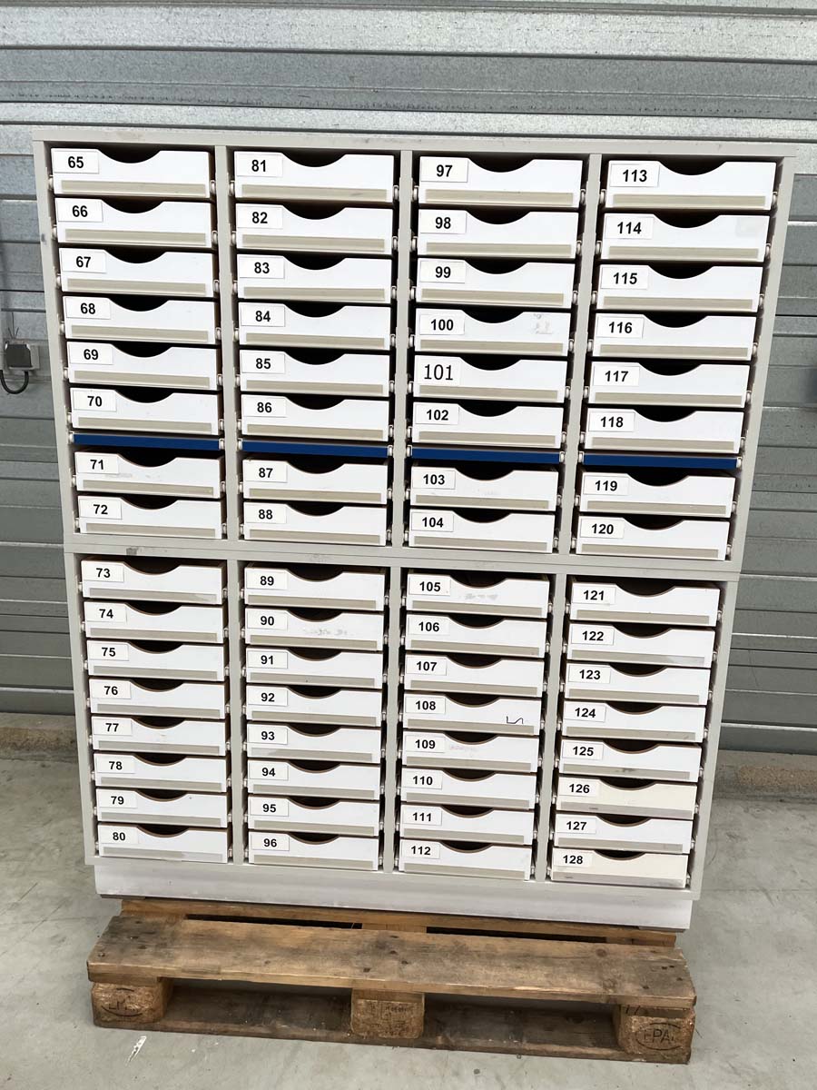 Meuble d'occasion de laboratoire avec 32 tiroirs - p21091182_2