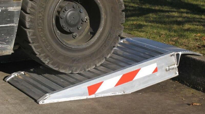 M140/10sh - Rampe d'accès pour conteneur en aluminium - Longueur 1000 mm - Stries antidérapantes_2