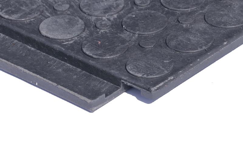 Plaques de protection de sol stabilisé - PVC mou recyclé, 24 kg, 19 tonnes/m²  - Disponible en vente et en location -Remopla (120)_2