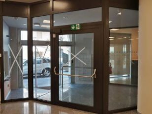 Porte pare-balles FB3 certifiée EN 1522 avec verre anti-effraction