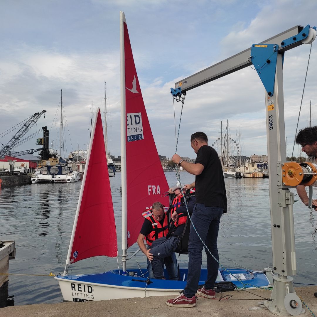 Potence embarquement pmr à treuil manuel_2