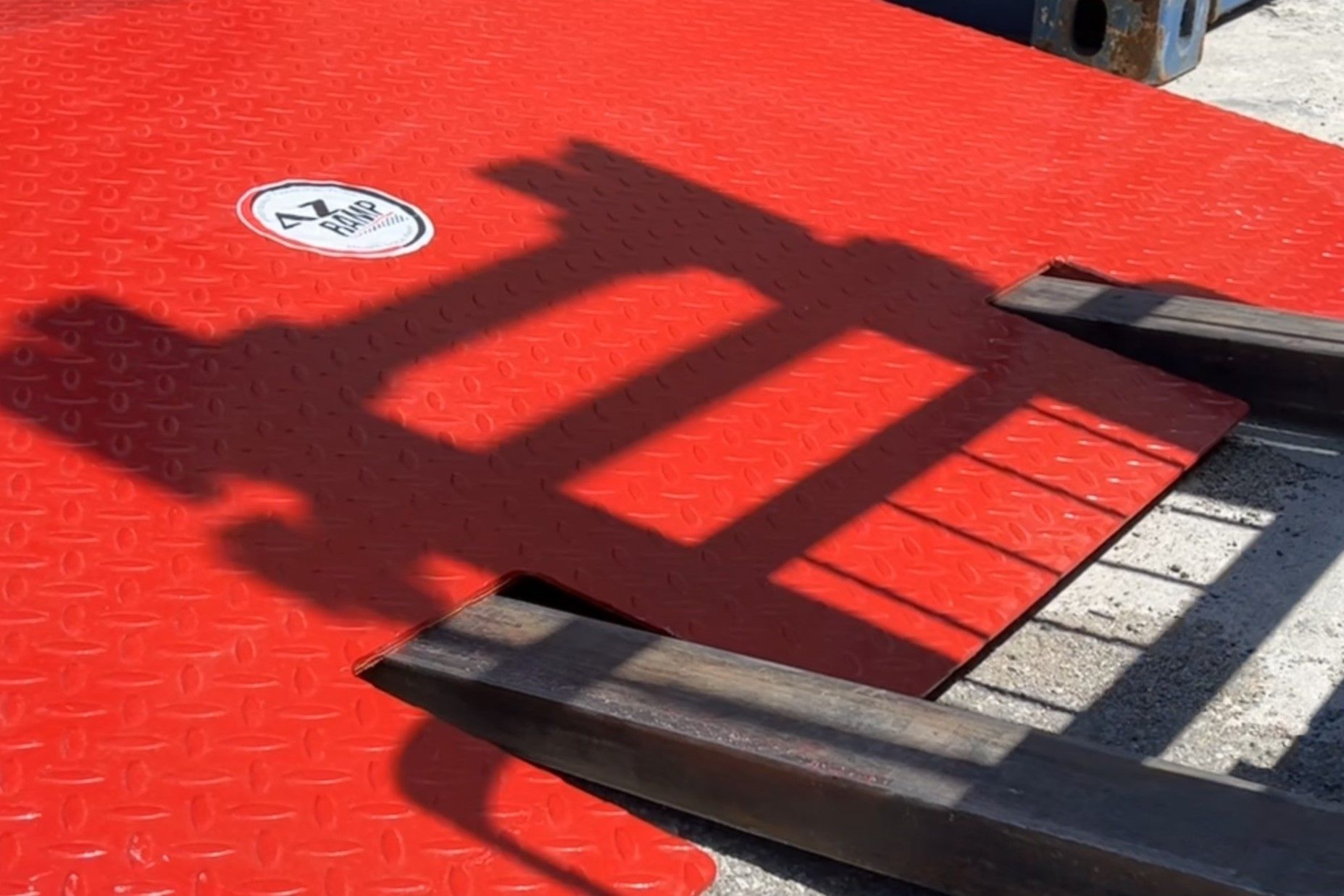 Rampe d'accès pour conteneur au sol - 100% galvanisée à chaud - Capacité 6T - AZ Ramp HCRN-06 GAV_2