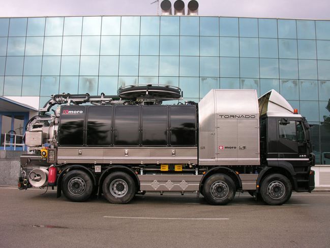 Véhicule Kaiser Tornado avec capacité de 12 500 à 19 500 litres