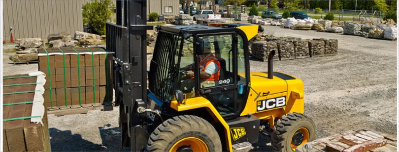 940 - Chariot élévateur tout terrain JCB - 4 000 kg - Moteur EcoMAX - Hauteur de levage jusqu'à 6,7 m_2