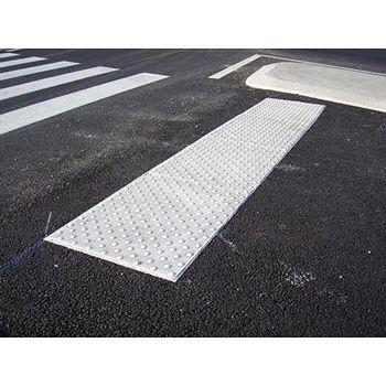 Bande podotactile pour l'extérieur à coller - Bande d'éveil à la vigilance (BEV) blanche en résine méthacrylate_2