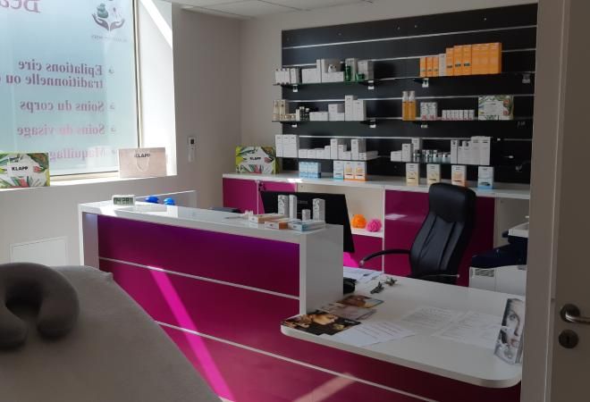 Banque d'accueil fonctionnelle et esthétique - Modules conformes aux normes européennes - Large choix de coloris et tailles_2