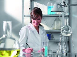 Groupe d'eau glacée Daikin EWAD-C-SS - monovis à condensation par air - efficacité et niveaux sonores standards_2