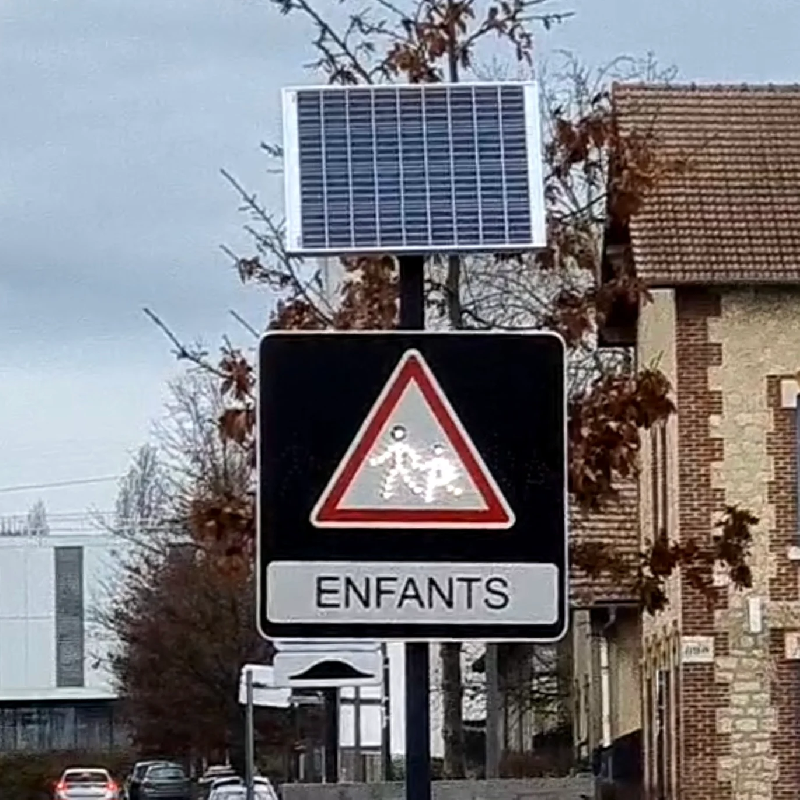 Panneau A13a défilant solaire_2