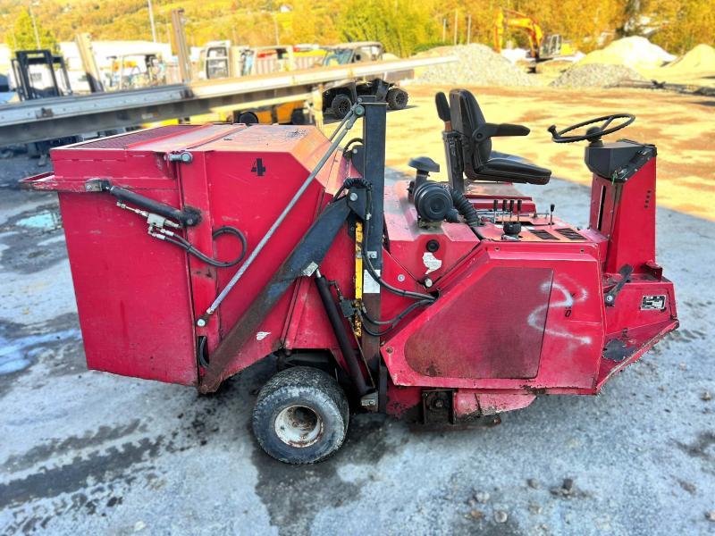 YNO 135-3 VEH Balayeuse diesel_2