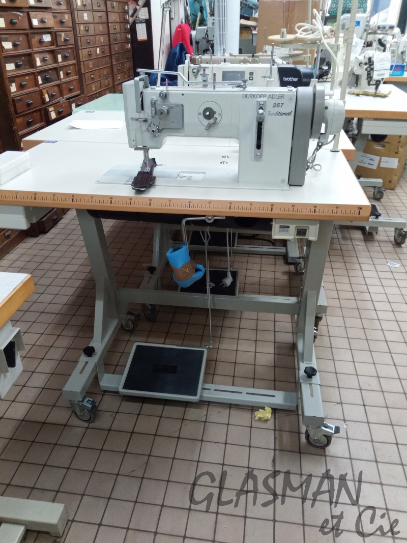 Machine à coudre industrielle triple entraînement Durkopp ADLER 267 - Type de point Noué (301)_2