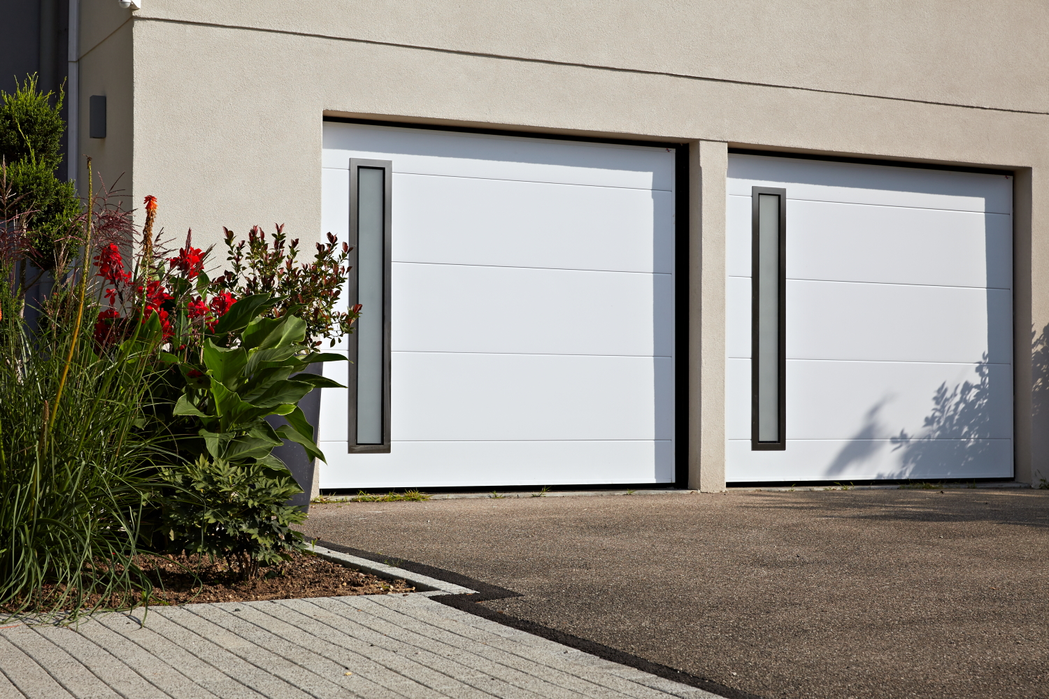 Porte de garage basculante personnalisable - pour maisons individuelles et immeubles collectifs - isolation thermique et acoustique_2