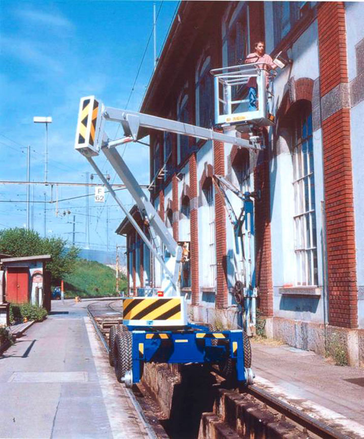 Engins pour infrastructure ferroviaire - nacelles élévatrices - hauteur de travail 12m - bi-énergie essence/diesel_2