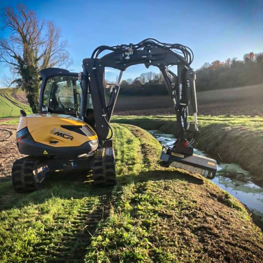 Épareuse hydraulique Ghedini série DA adaptable sur mini-pelle