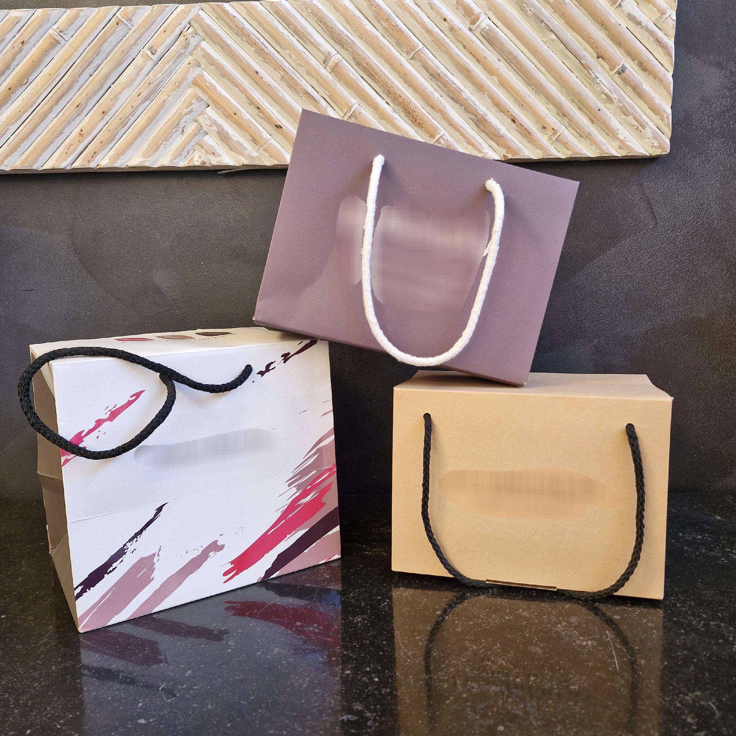 Pochettes cadeaux et boitages élégants en papier kraft havane ou blanc - 140 à 250 g - personnalisables_2