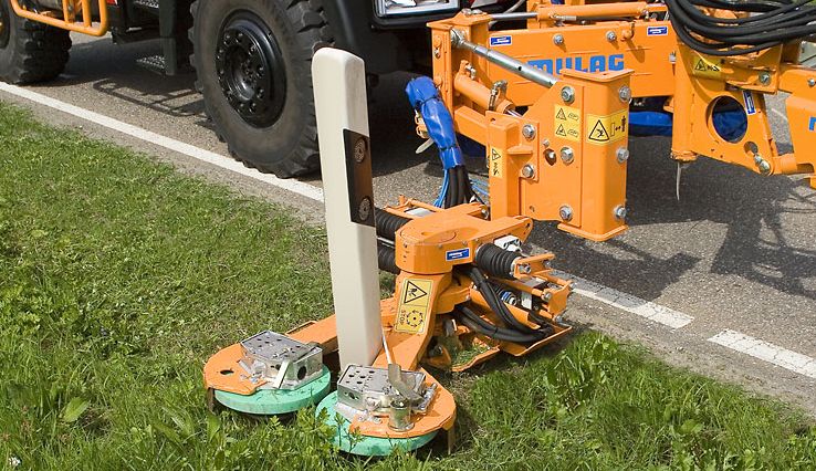 Faucheuse MLM 200 pour contourner les délinéateurs et glissières de sécurité